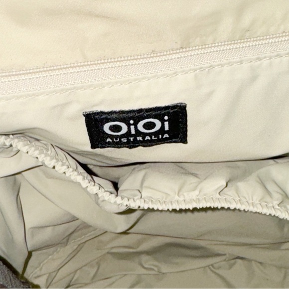 Oioi Be Spicy Diaper Bag Messenger Navy Medallion on Ivory Design - Picture 10 of 15